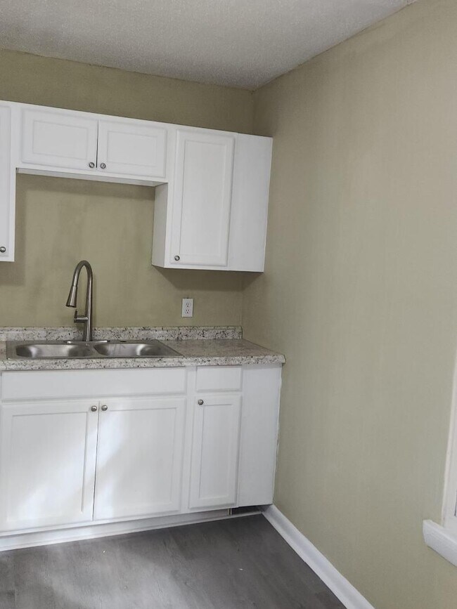 Building Photo - 128 Cherryview Ln