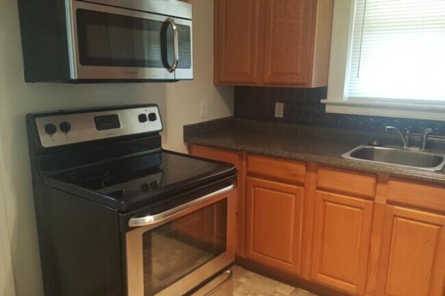 Building Photo - One Level Home on Campbell Avenue