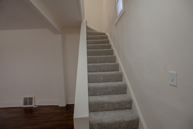 Building Photo - 1185 SW Macvicar Ave