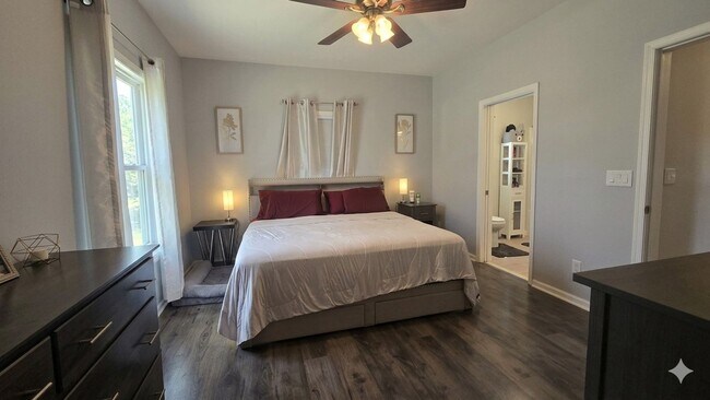 Building Photo - Welcome to this 3 bedroom 3 Bull Bathroom home with a Basement