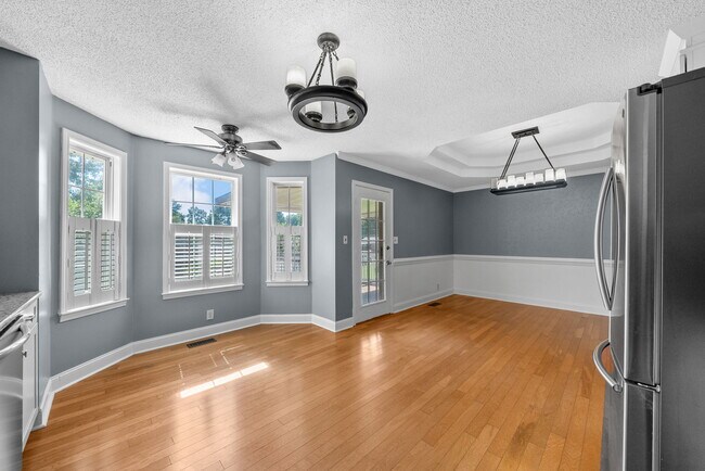 Building Photo - 944 Sable Dr