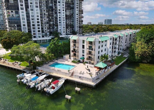 Building Photo - 2201 Brickell Ave