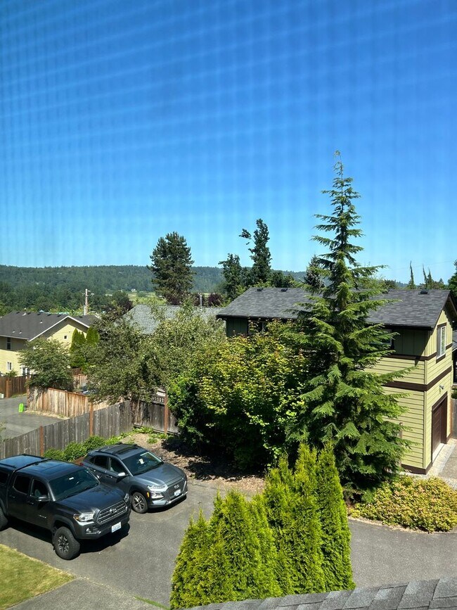 Building Photo - Newer Duvall 5 Bedroom 3 Bath Luxury Home
