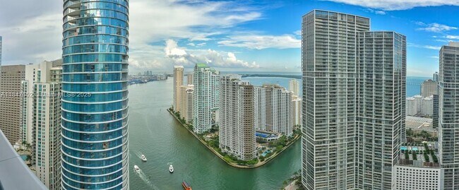 Primary Photo - 200 Biscayne Blvd Way