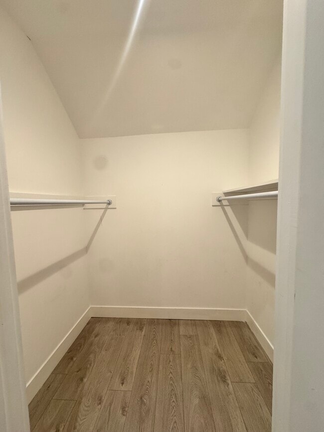 Building Photo - 1086 S Van Ness Ave