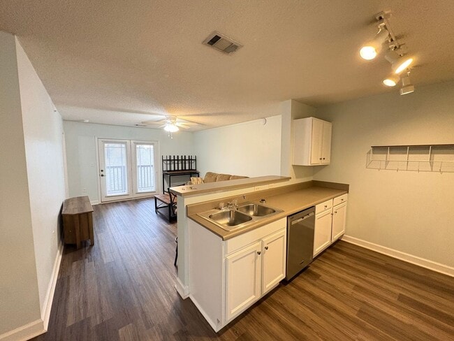 Building Photo - 731 Harts Cove Way