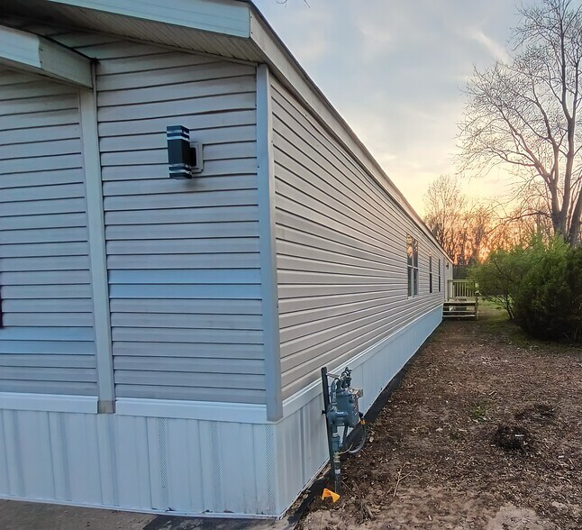 Building Photo - 64 Deerwood Park