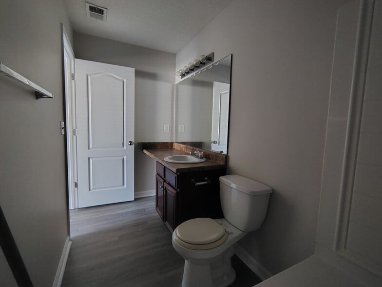 Master Bath - 2261 Bigwood Trail