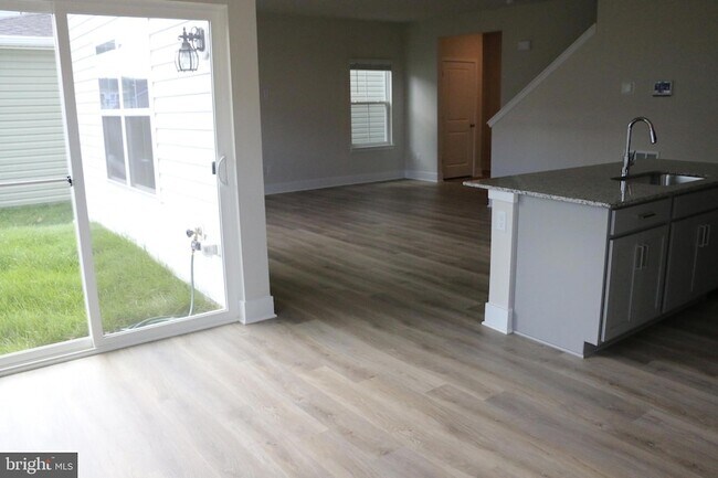 Building Photo - 218 Munsee Cir