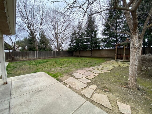 Building Photo - NW Visalia Home coming soon!!