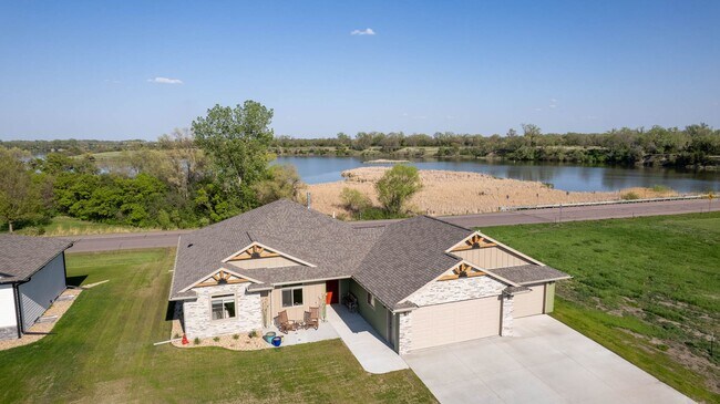 Building Photo - 5700 Island Ct