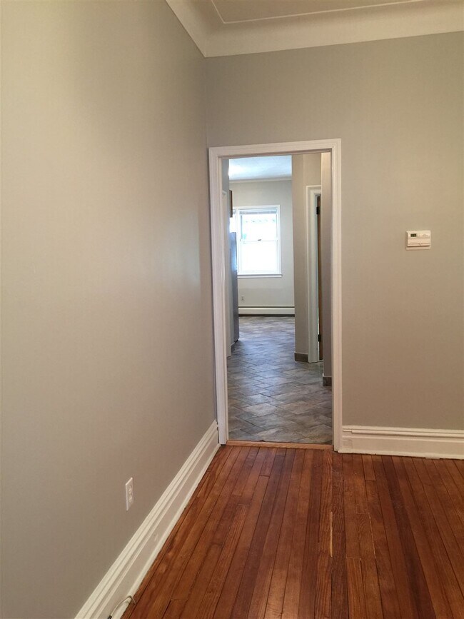 Building Photo - 152 W 9th St