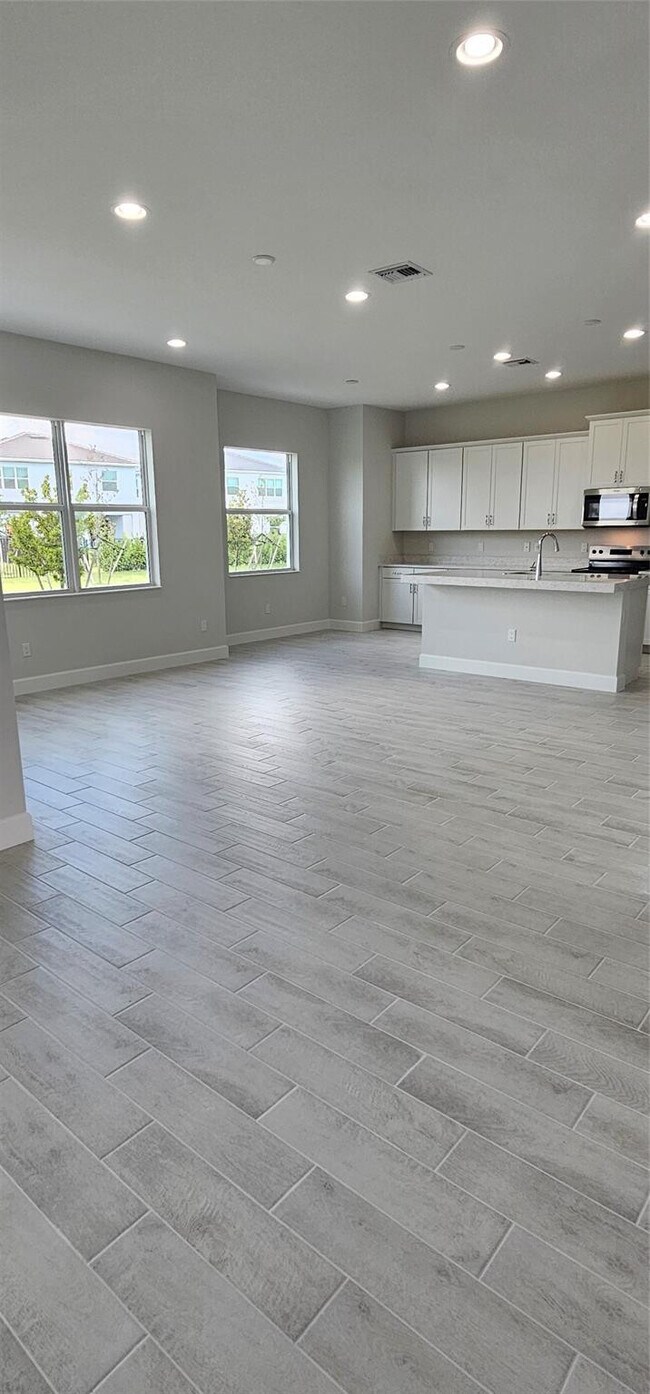 Building Photo - 5461 Empire Dr