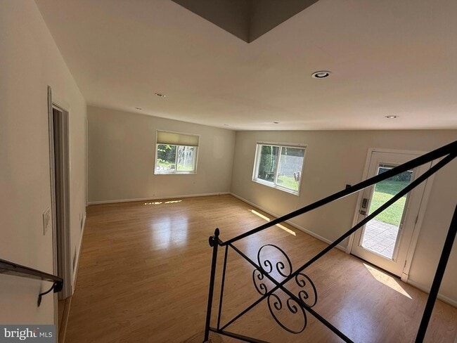 Building Photo - 9209 E Parkhill Dr