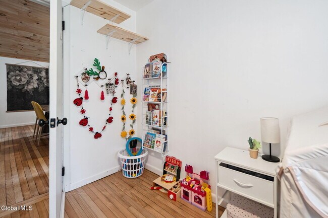 Building Photo - 1136 Enid Rd