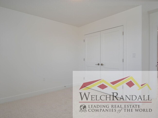 Building Photo - Spacious 3 Bed 2.5 Bath Townhome in West Haven