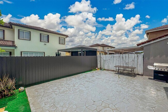 Building Photo - 16426 SW 48th Terrace