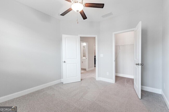 Building Photo - 5051 Pinckney Ln