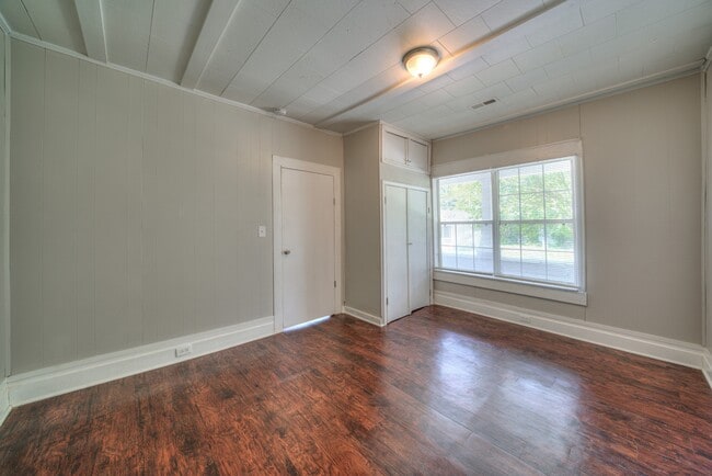 Building Photo - 620 N Moran St