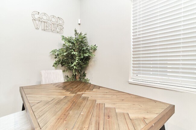 Building Photo - Fully Furnished 2BD Duplex in the Heart of...