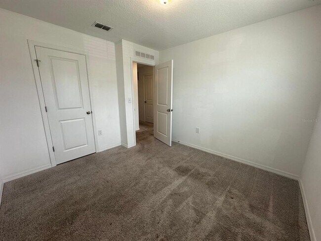 Building Photo - 118 Mandovi St