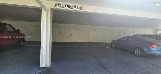 Building Photo - 900 Greensward Ln