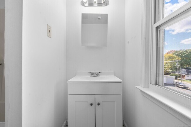 Building Photo - 113 E Main St