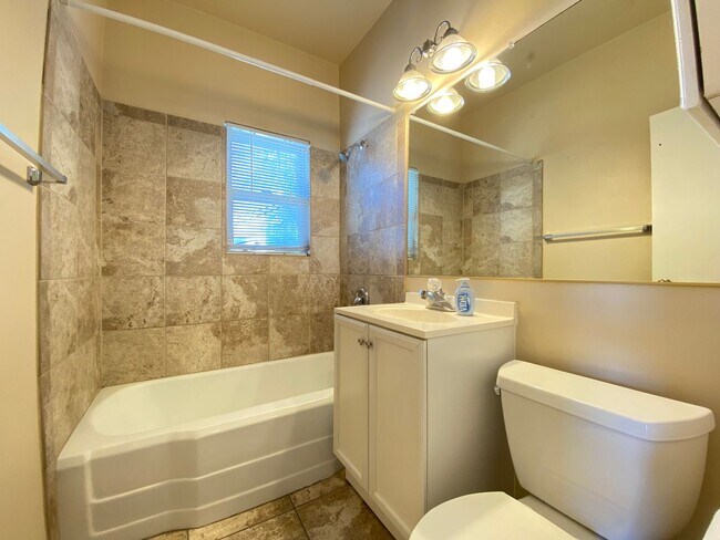 Building Photo - MOVE IN READY! Minutes from Little Italy! ...