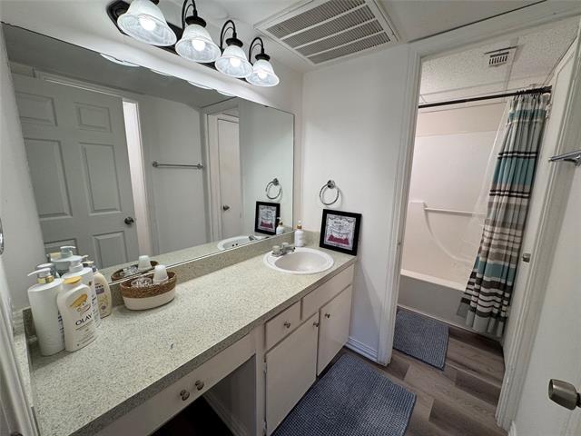 Building Photo - 5612 Marina Dr