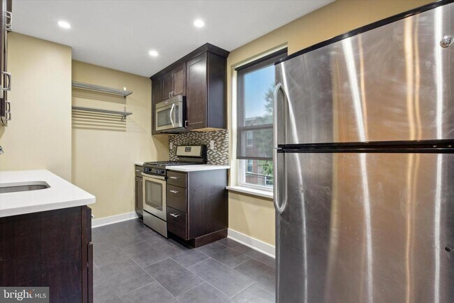 Building Photo - 1183 S 13th St