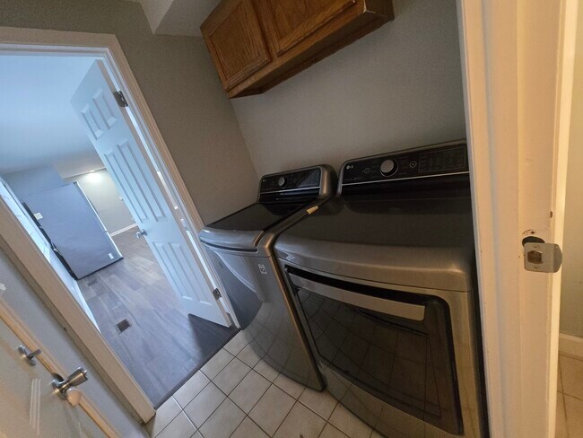 Building Photo - 1430 Hartmann Dr