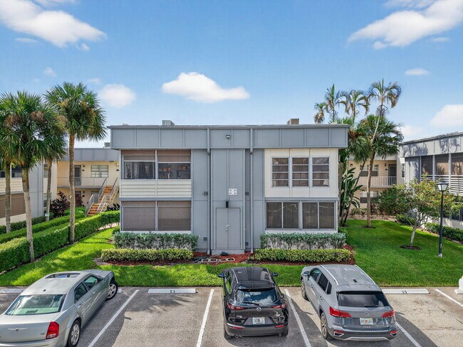 Building Photo - 538 Normandy Ln