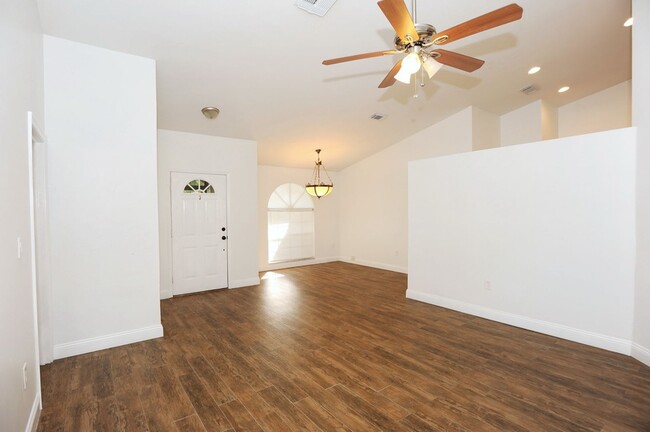 Building Photo - ANNUAL RENTAL: 3 Bedroom Single Family Hom...