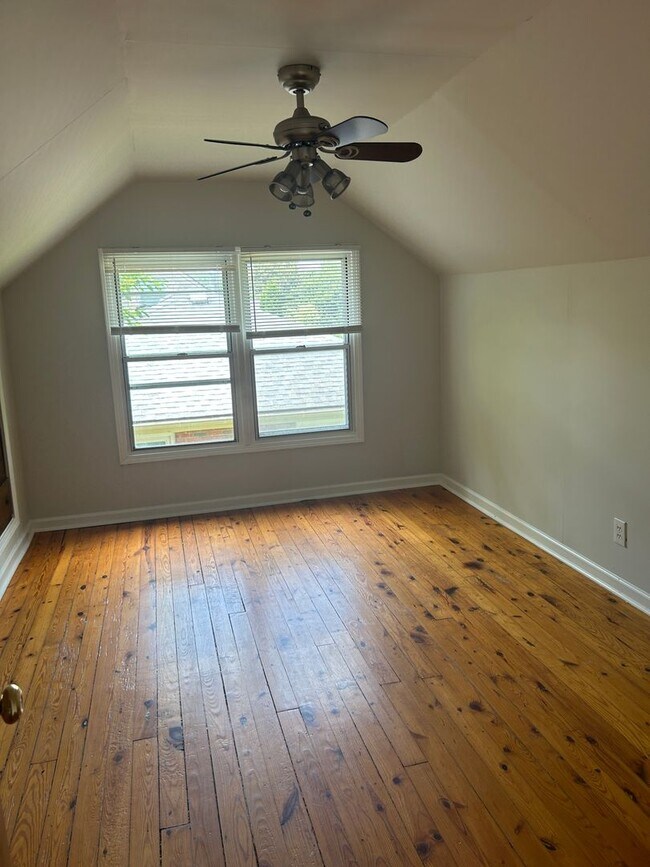 Building Photo - AVAILABLE MID-JUNE!