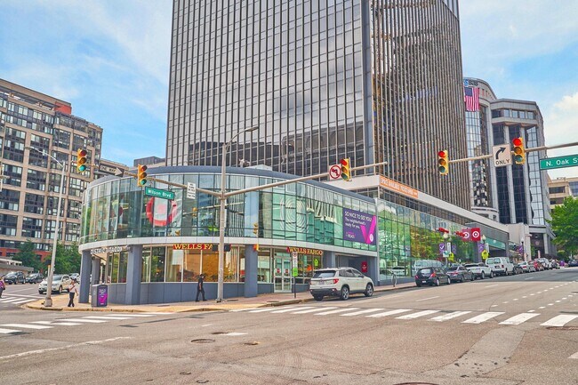 Building Photo - 1423 N Nash St