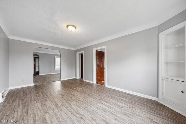 Building Photo - 3740 E 151st St