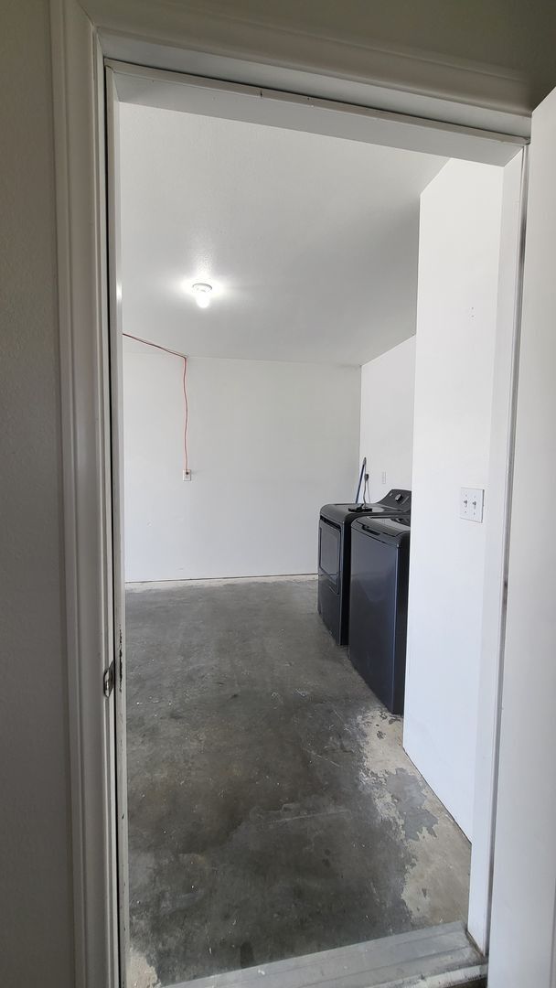 Building Photo - 2400 E Ambush St