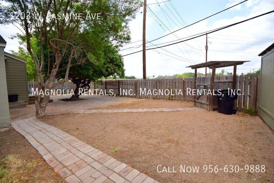 Building Photo - 1203 Jasmine Ave