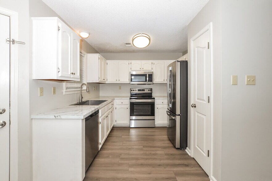 Building Photo - 9819 Michael Lee Cove