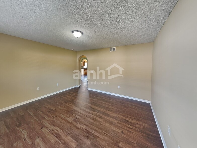 Building Photo - 244 Verzon Ct