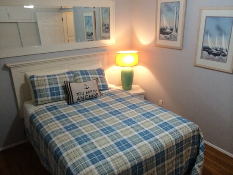 Building Photo - 536 39th W St