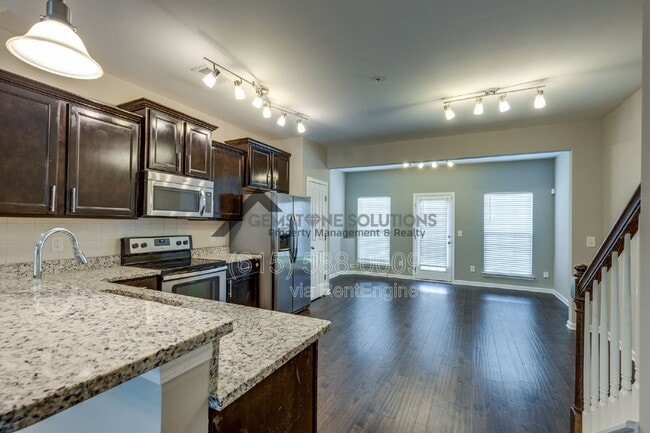 Building Photo - 6007 Dupont Cove Dr