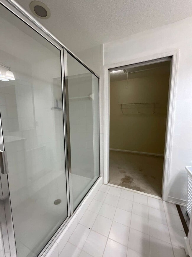 Building Photo - ALL Utilities Included