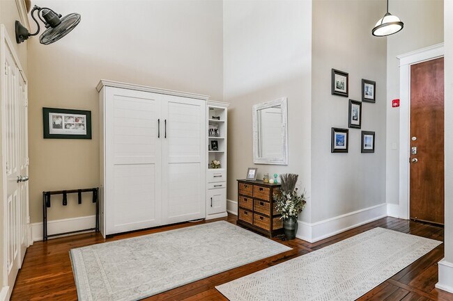 Building Photo - 525 22nd St