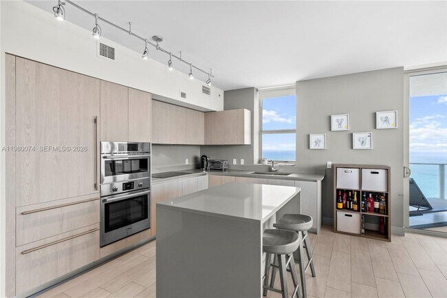 Building Photo - 4010 S Ocean Dr