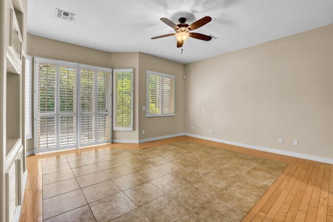 Building Photo - Single Story in Country Club Hills!