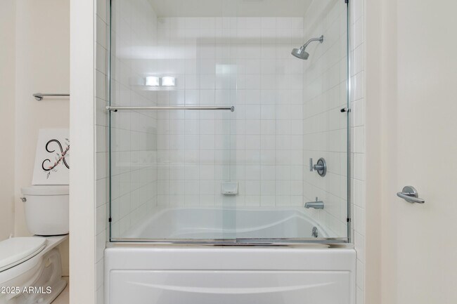 Building Photo - 7137 E Rancho Vista Dr