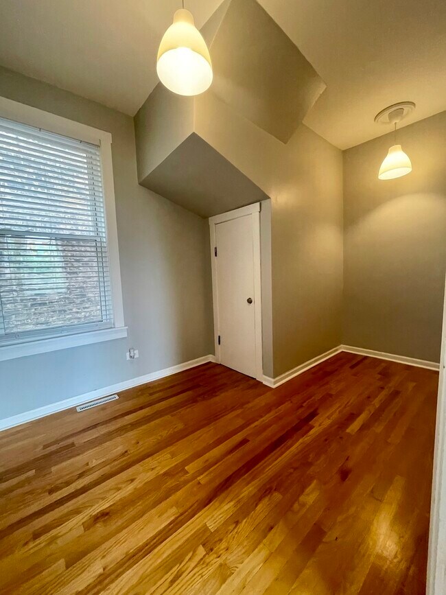 Building Photo - 2416 N Springfield Ave