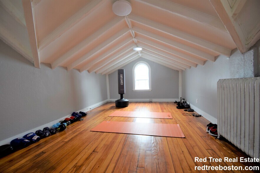 Building Photo - 235 Chestnut Hill Ave