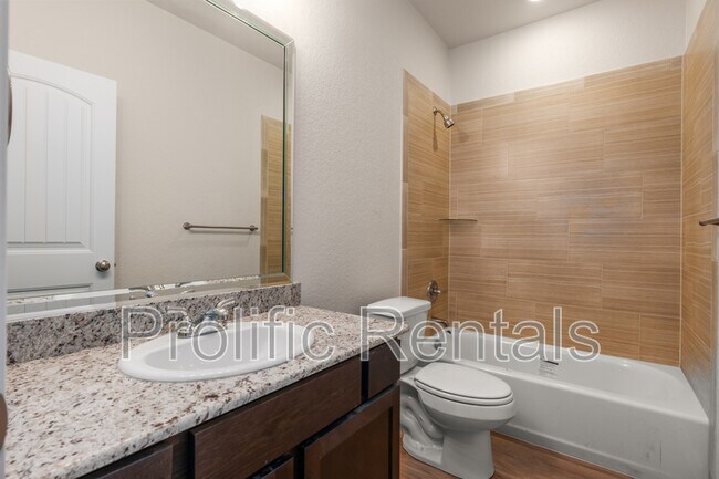 Building Photo - 111 Logan Ct